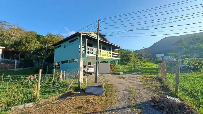 Casa de alvenaria de 2 pavimentos com 2 quartos próxima a natureza no Alto Ribeirão - Ribe