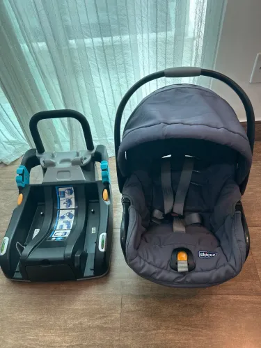 Cadeirinha Chicco + Base veicular
