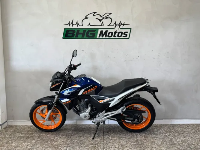 CB 250 TWISTER 20/20 AZUL R$18.900,00