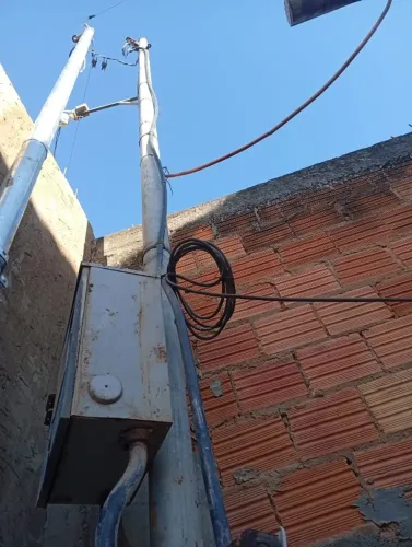 Poste Padrão de Energia para Casa