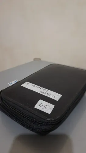 Estojo em couro para 48 lápis/canetas.