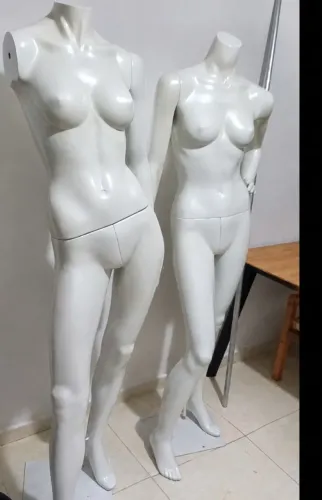 7 Manequins de fibra