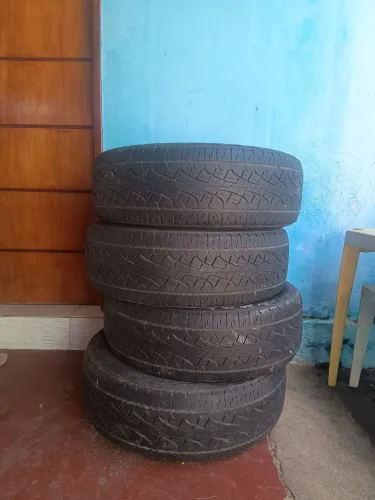 Vendo Pneus aro 17 225/65