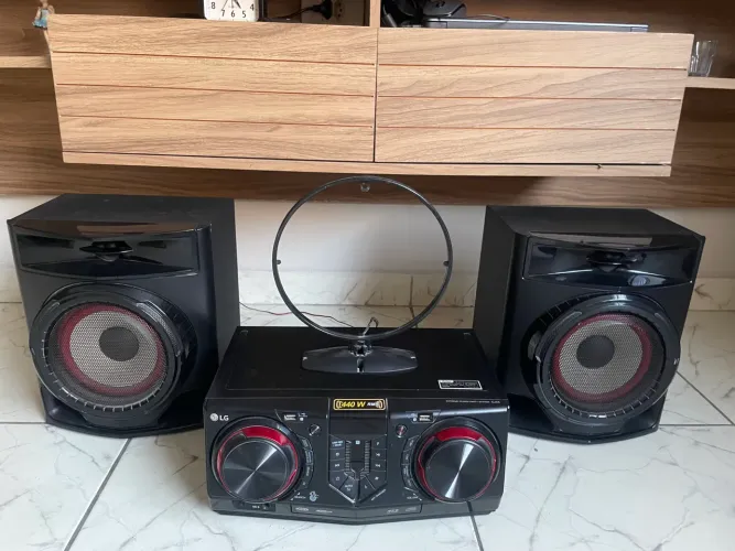 LG Mini Hi-Fi System CJ44