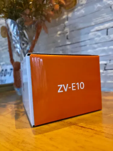 Câmera Sony ZV-E10 Nova e Lacrada (Estoque Disponível)