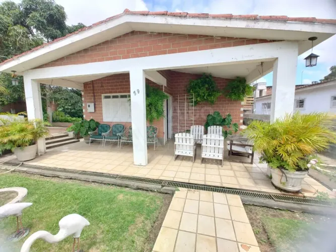 CASA SOLTA A 5 MINUTOS DO POLO MOVELEIRO DE GRAVATÁ-PE