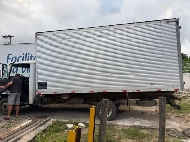 Vendo 710 plus 2009 baú