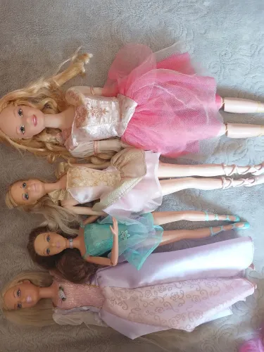 Lote barbies Genevive Annelise Rapunzel