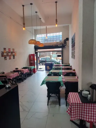 Vendo Restaurante, Bairro Portão , em funcionamento com clientela , todo equipado 120mt.