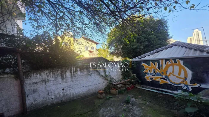 Casa com potencial para reforma e para renda