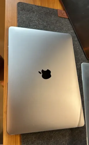MacBook Air M1 - 8GB RAM / 256GB SSD - Prata Novinhoo Apple