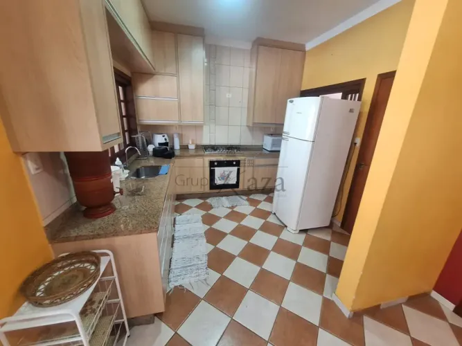 Oportunidade - Casa Sobrado - Vila Branca - Jacareí - 3 Dormitórios - 203m².