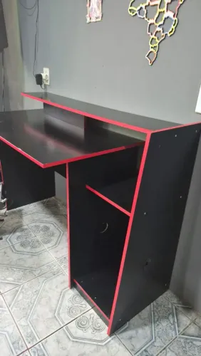 Escrivaninha gamer preto e vermelho