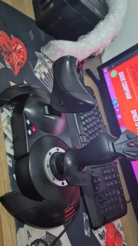 Joystick Thrustmaster T-Flight Hotas com Suporte de mesa