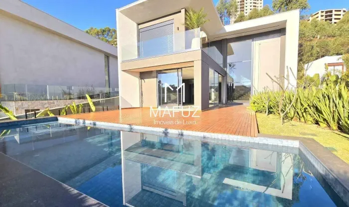 CASA SUSTENTÁVEL COM VISTA PRIVILEGIADA E ALTO PADRÃO