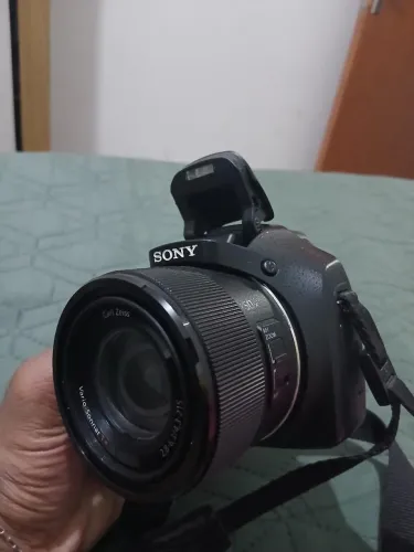 Câmera Sony Cyber-shot DSC-HX400V Zoom Óptico 50x Lente Carl Zeiss