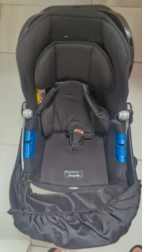Bebê conforto seis meses de uso.