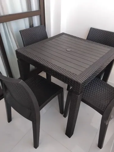 Mesa e 4 cadeiras de varanda