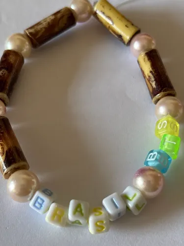 Pulseira de miçangas escrito ?BTS e Brasil?