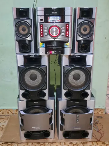 Lindo Som Top da Sony MHC-GT X88 Potência: 2 Subwoofer 12" + 2 Caixa 10" + 2 cx. 6" Leia