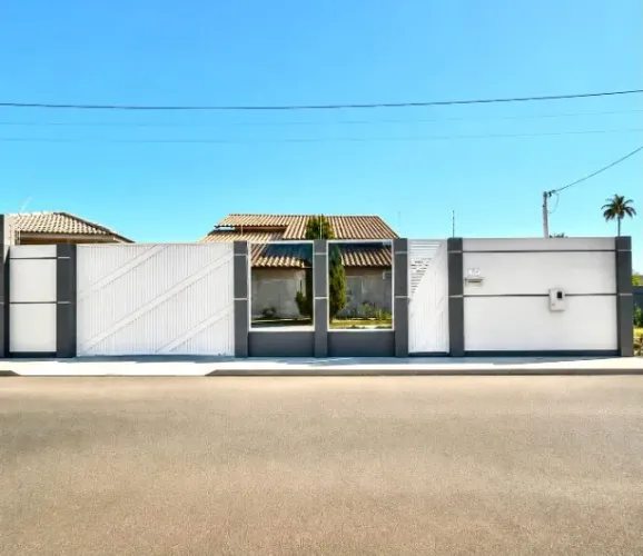 Casa no Jardim Califórnia, 2 quartos grandes sendo 1 com suíte, cozinha, sala de TV.