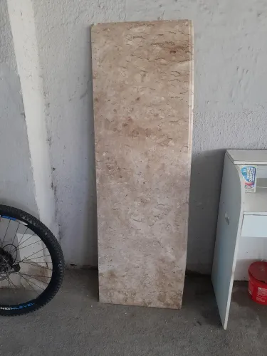 Vendo pedra de mármore estilo colonial medindo 1.60x53 e 20mm de espessura.