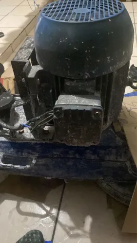 Motor trifásico 10 CV 