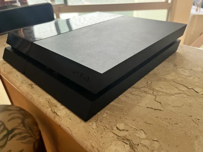PlayStation 4 e 1 controle