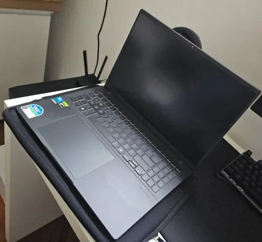 Asus V16