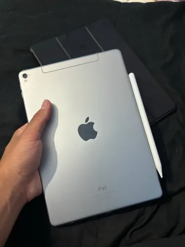 iPad Pro 9,7? (2016) - 128 GB Wi-Fi + Celular (Aceita Chip)