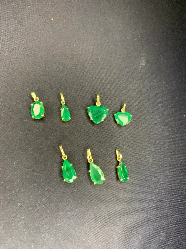 Pingentes de esmeralda naturais no Ouro18k 