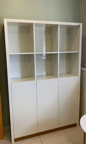 Estante 12 nichos e 3 portas 100%mdf