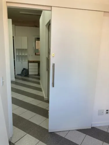 Duas (2) portas de correr em MDF 85x215cm