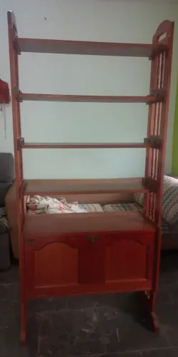 Estante modular de madeira
