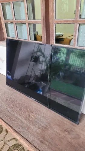 Smart tv LG modelo 43UN7300 (43") tela quebrada