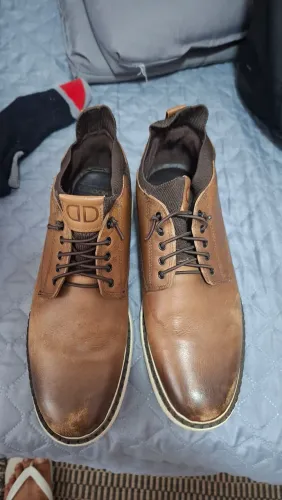 Vendo bota Democrata na cor café.  Novinha tamanho 40