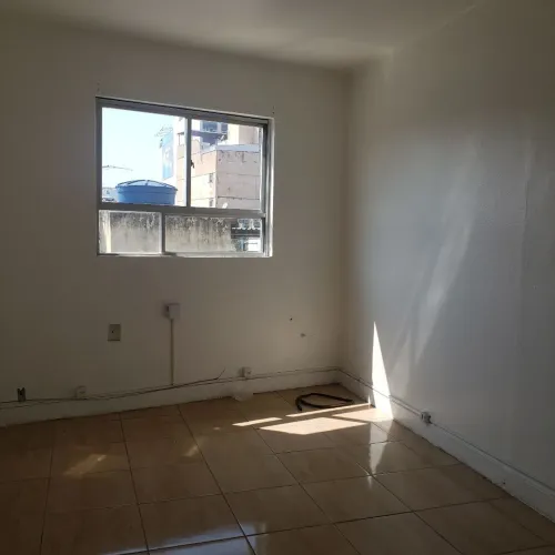 Aluga-se sala comercial