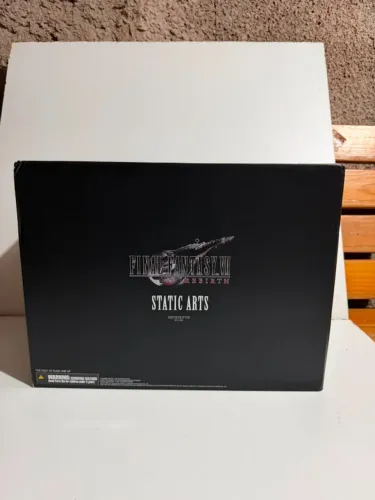 Final Fantasy VII Rebirth Estátua