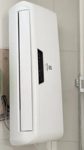 Ar-Condicionado Split Electrolux - Excelente estado | Ideal para clínica/hospital