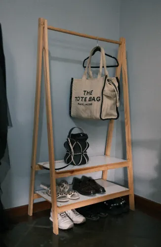 Arara de Chão em Madeira 