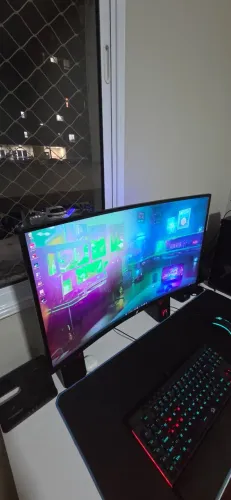 Monitor Gamer SuperFrame 27" Curvo QHD (2K) 165Hz 1ms - Impecável