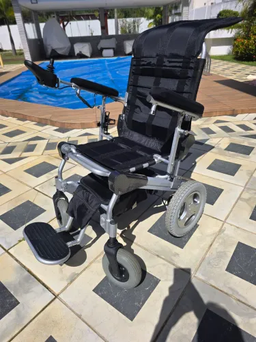 VENDO CADEIRA DE RODAS MOTORIZADO !!!