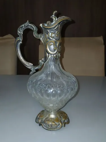 Decanter vintage em cristal lapidado e metal prateado