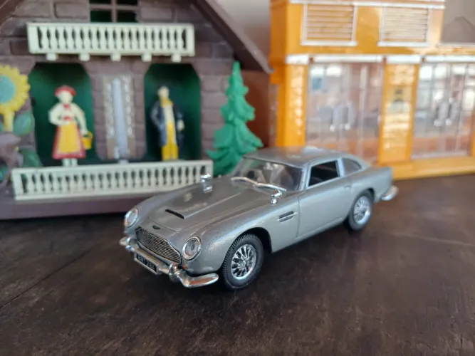 Miniatura Aston martin