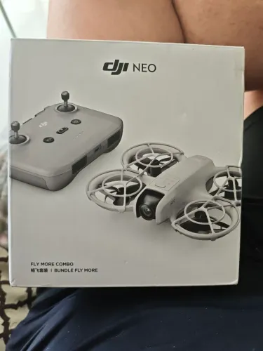Drone DJI Neo 1 Fly More Combo - 3 baterias com base carregadora, controle e drone
