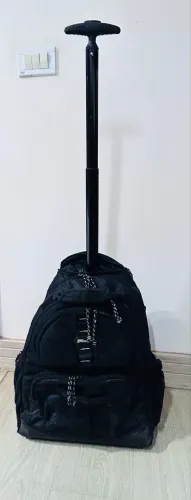 Mochila TARGUS rodinha com proteção e alça retrátil.