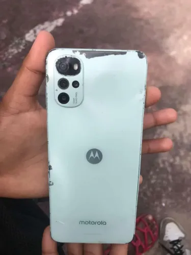 Celular da Motorola G22 tem 128GB não tem defeito