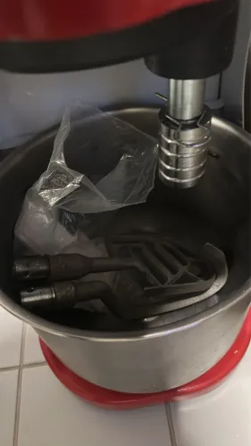Vende-se uma batedeira nova