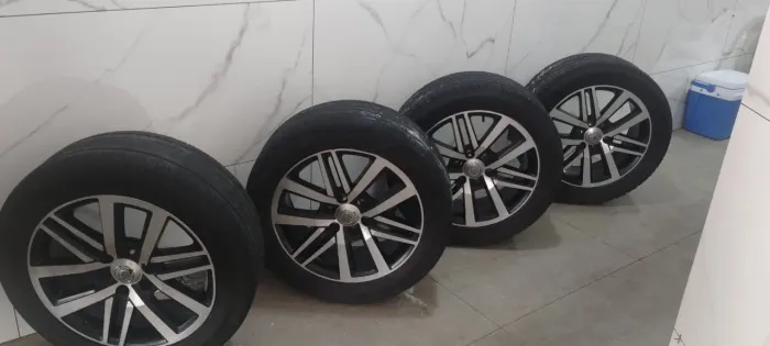 Jogo de rodas com pneu