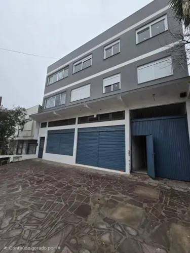 Loja localizada no bairro Nonoai, com 2 banheiros e despensa. Espaçosa e arejada sendo ide